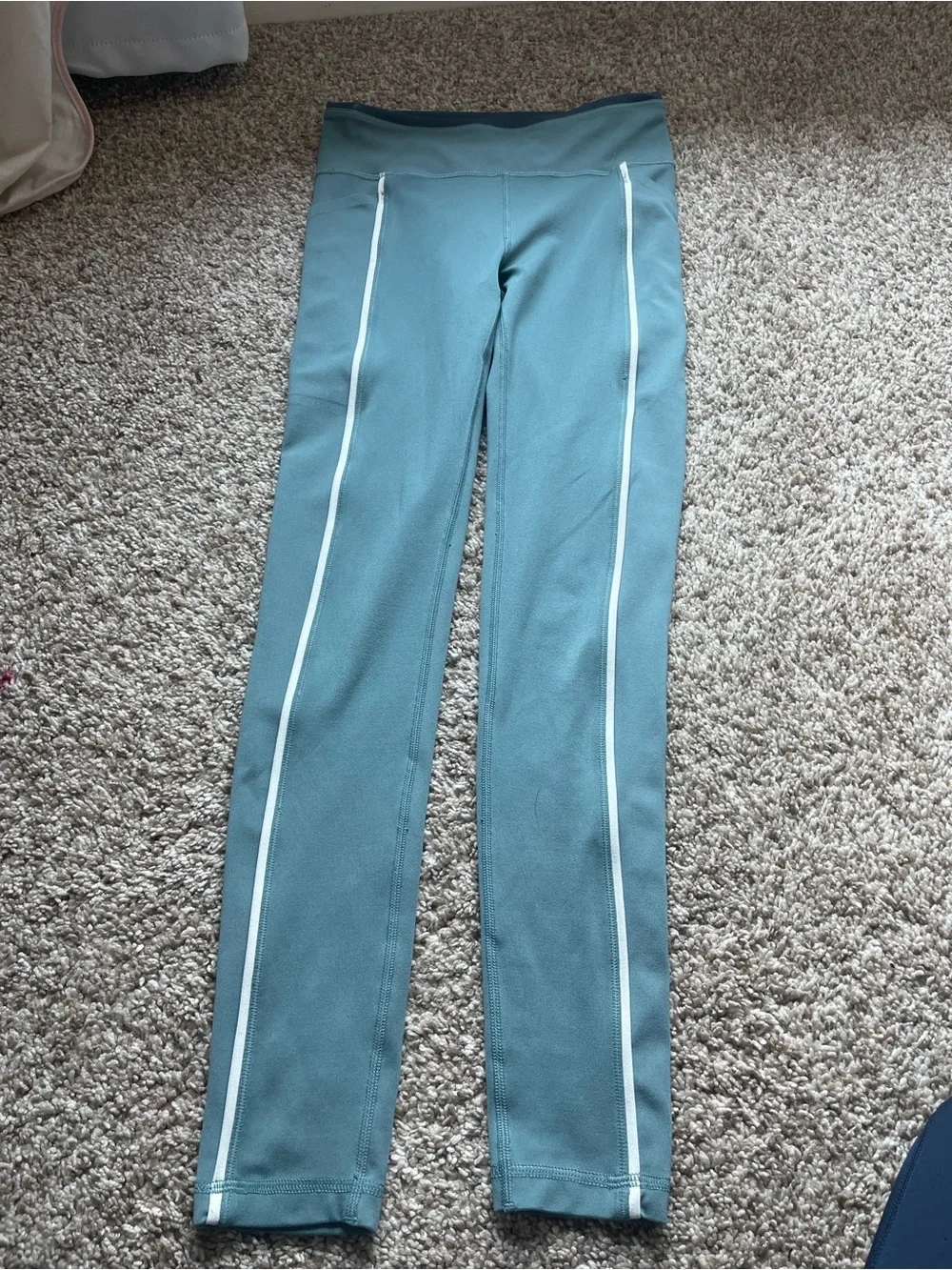 Athleta Girls set- blue/green Leggings with crop top